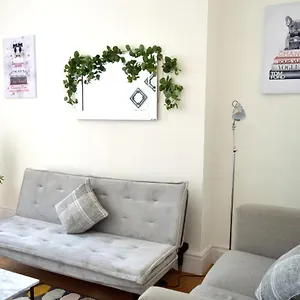 Beautiful Two-bed With Driveway Parking , Nottingham United Kingdom