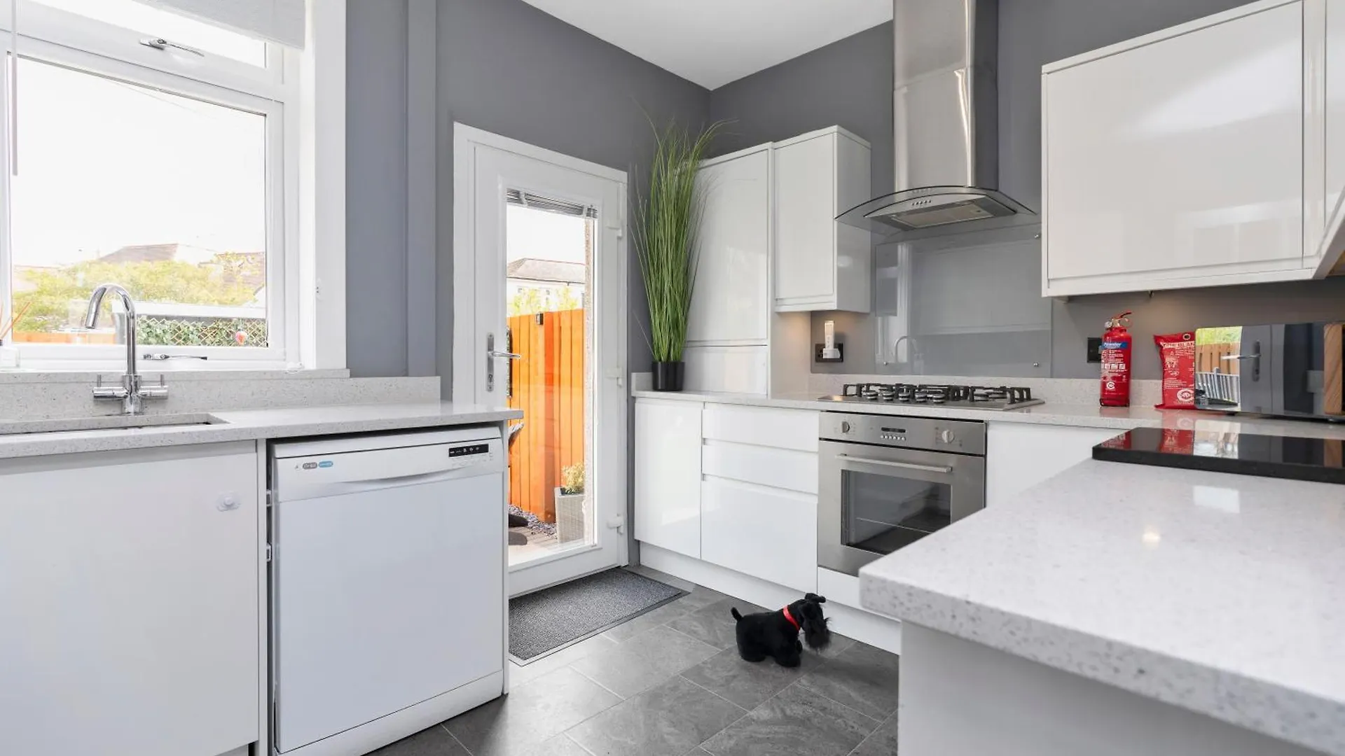 Crewe Apartment - 2 Bed, Free Off Street Parking And Private Garden Edinburgh