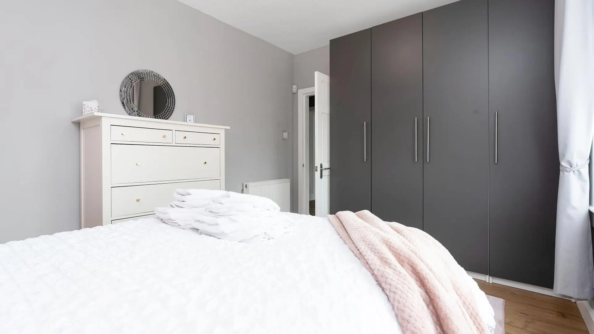 Crewe Apartment - 2 Bed, Free Off Street Parking And Private Garden Edinburgh United Kingdom