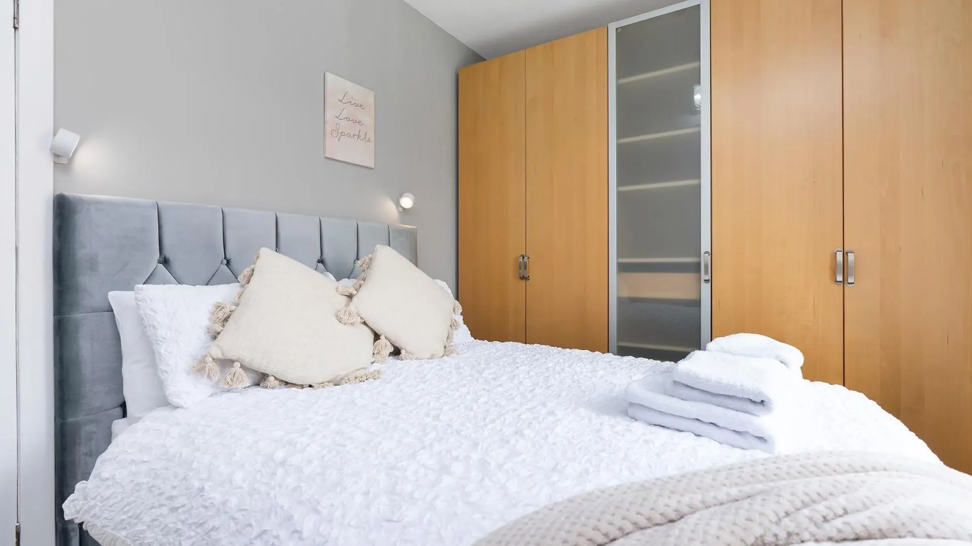 Crewe Apartment - 2 Bed, Free Off Street Parking And Private Garden Edinburgh United Kingdom