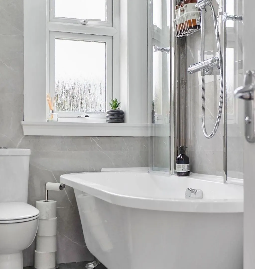 Crewe Apartment - 2 Bed, Free Off Street Parking And Private Garden Edinburgh