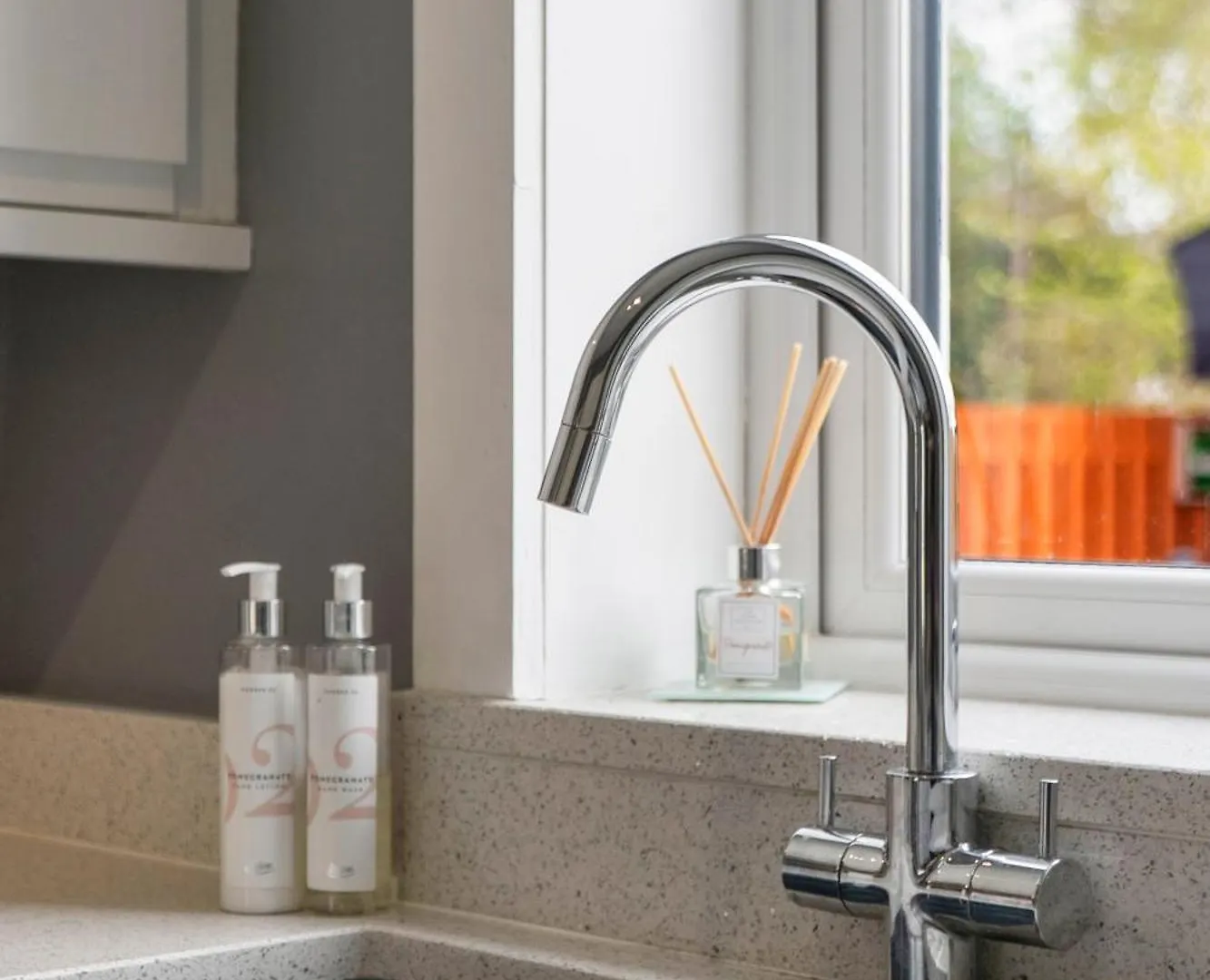 Crewe Apartment - 2 Bed, Free Off Street Parking And Private Garden Edinburgh United Kingdom