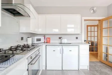 Crewe Apartment - 2 Bed, Free Off Street Parking And Private Garden Edinburgh