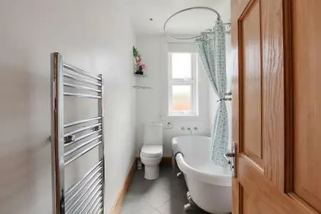 Crewe Apartment - 2 Bed, Free Off Street Parking And Private Garden Edinburgh